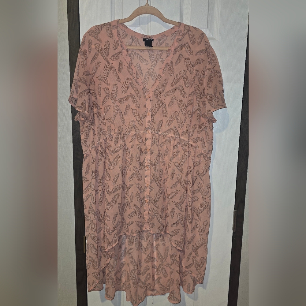 Torrid Blush Leaf Pattern Blouse
